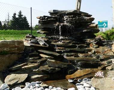 Kaskada z łupka szarogłazowego
